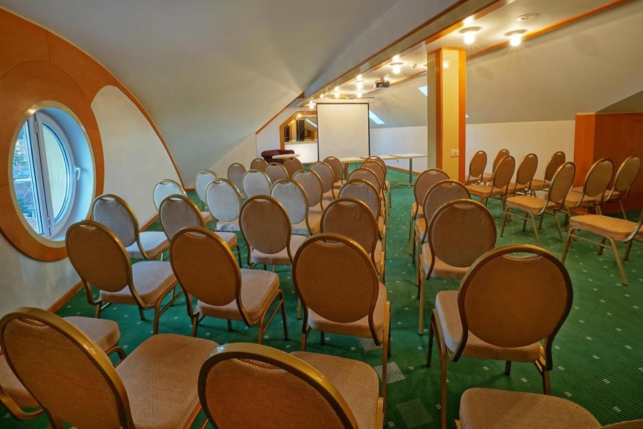 Отель Hotel Citrin - Adults Only Брашов-23