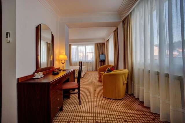 Отель Hotel Citrin - Adults Only Брашов-12