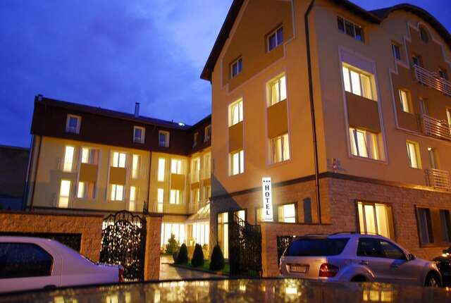 Отель Hotel Citrin - Adults Only Брашов-5
